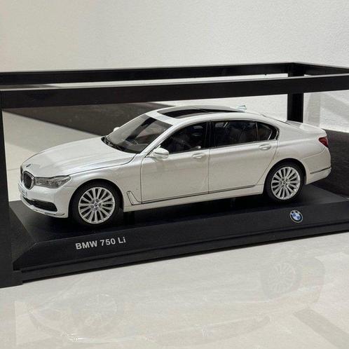 Kyosho 1:18 - Modelauto - BMW 750LI - Dealer edition, Hobby en Vrije tijd, Modelauto's | 1:5 tot 1:12