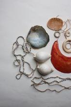 Sieraden samenstelling: konusmunten, kettingen, ovulas,, Antiek en Kunst