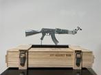 Van Apple - Art Against War - AK-47 Gold, Antiek en Kunst