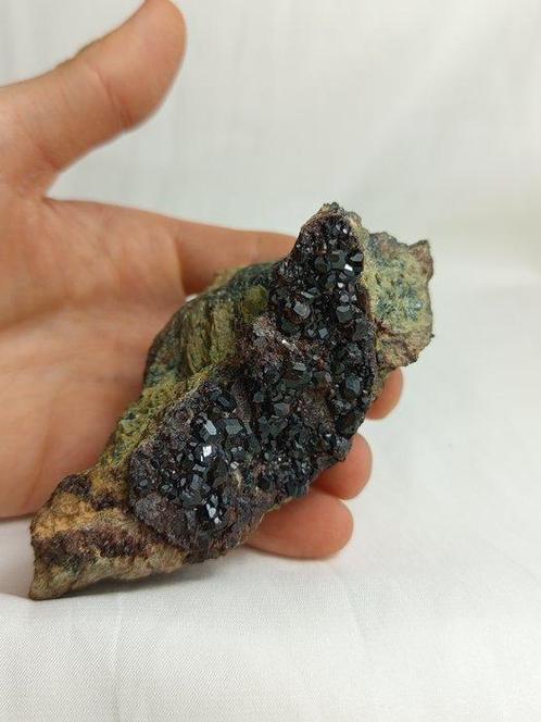 Granato PEZZO UNICO (Faiallo, Ligurië, Italië)-Hoogte 70, Verzamelen, Mineralen en Fossielen