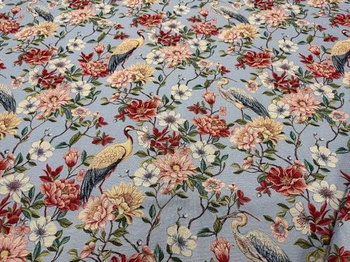 Bloemige elegantie: Gobelin met reigers en pioenrozen op een, Antiek en Kunst, Antiek | Kleden en Textiel