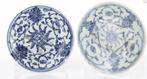 Paar borden uit China, 18e eeuw, blauw-wit Kangxi, 23 cm -