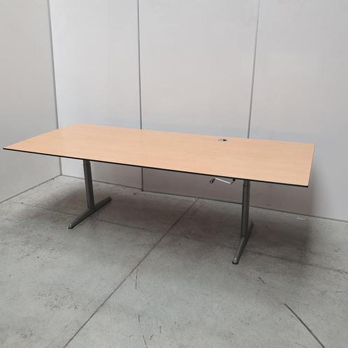 Ahrend 500 bureau met slinger en kabeldoorvoer- 240x100 cm, Huis en Inrichting, Bureaus, Ophalen of Verzenden