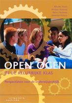 Open ogen in de kleurrijke klas 9789046900406 Maaike Hajer, Boeken, Verzenden, Gelezen, Maaike Hajer