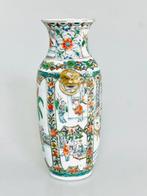 Een Famille Rose-vaas - China - Qing Dynastie (1644-1911), Antiek en Kunst
