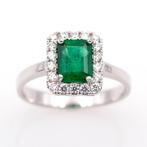Ring - 18 karaat Witgoud - 1.75ct. tw. Smaragd - Diamant, Sieraden, Tassen en Uiterlijk, Ringen, Nieuw