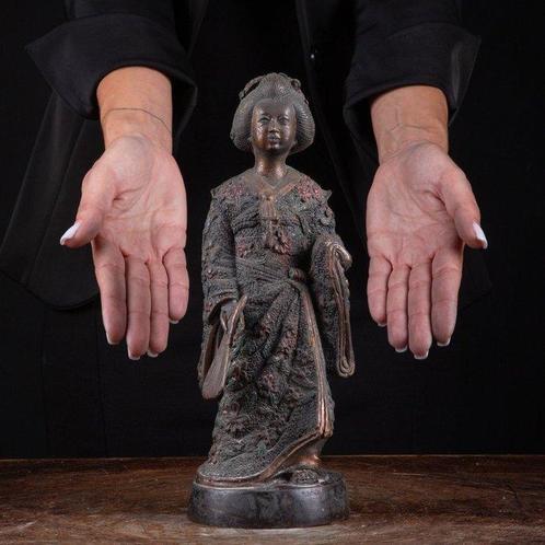 sculptuur, Geisha in Traditional Dress - 230 mm - - Oude, Antiek en Kunst, Antiek | Overige Antiek