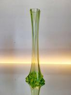 Vaas - uranium glas - soliflore vaas 30 cm