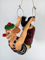 Jun Asilo-style - Beeld, Clown hanging in the rings - 2 kg -