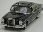 Schaal 1:18 Revell 9050 Mercedes 300 SE #944 (Automodellen), Hobby en Vrije tijd, Modelauto's | 1:18, Ophalen of Verzenden, Gebruikt