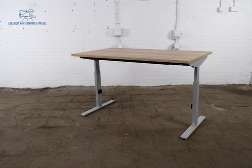 Bureau | Jong gebruikt | Zilvergrijs T-poot frame | Halifax, Zakelijke goederen, Kantoor en Winkelinrichting | Kantoormeubilair en Inrichting