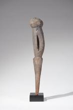 Een houten beeldhouwwerk - { - Togo (Zonder Minimumprijs), Antiek en Kunst, Kunst | Niet-Westerse kunst
