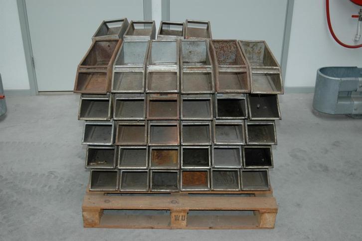 Vintage industriële metalen stapelbakken jaren 60 stapelbak, Huis en Inrichting, Woonaccessoires | Overige, Gebruikt, Ophalen
