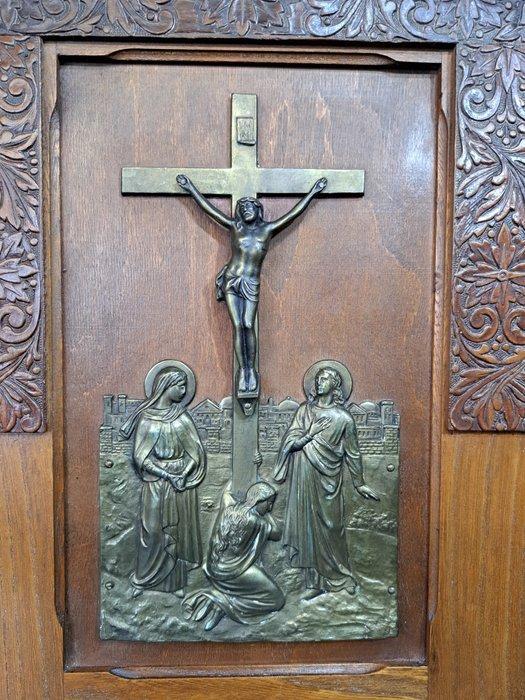Wandbord INRI in art deco stijl - 41 cm - Hout, Messing -, Antiek en Kunst, Antiek | Boeken en Bijbels