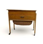 Naaidoos - Hout - Teakhouten tafel uit de jaren 50
