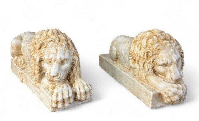 sculptuur, Coppia di Leoni “Il Dormiente” e “Il Vegliante”, Antiek en Kunst, Antiek | Keramiek en Aardewerk