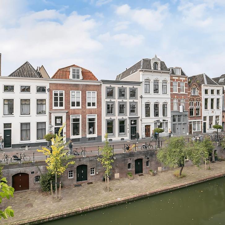 Gemeubileerde studio met balkon en tijdelijk huurc..., Huizen en Kamers, Kamers te huur, 20 tot 35 m², Utrecht