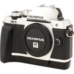 Olympus OM-D E-M10 mark II zilver body + ECG-3 Handgrip, Audio, Tv en Foto, Gebruikt, Olympus, Verzenden