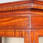 Ingelegde satijnhouten bowfront vitrinekast fijn meubelmaker, Antiek en Kunst, Ophalen of Verzenden