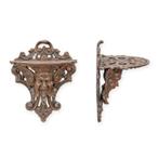 A CAST IRON WALL CONSOLE (Beeldjes - Decoratie, Interieur), Antiek en Kunst, Kunst | Beelden en Houtsnijwerken, Verzenden