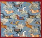 300x280 cm! Stof Chevalier met paarden in galop,