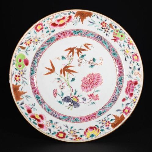 Bord - Assiette en porcelaine aux émaux de la Famille Rose à, Antiek en Kunst, Antiek | Overige Antiek