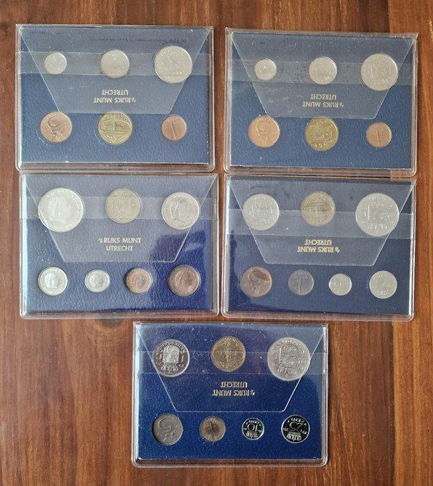 Nederland. 25 Muntsets Juliana en Beatrix. Gulden 1976 t/m, Postzegels en Munten, Munten | Nederland