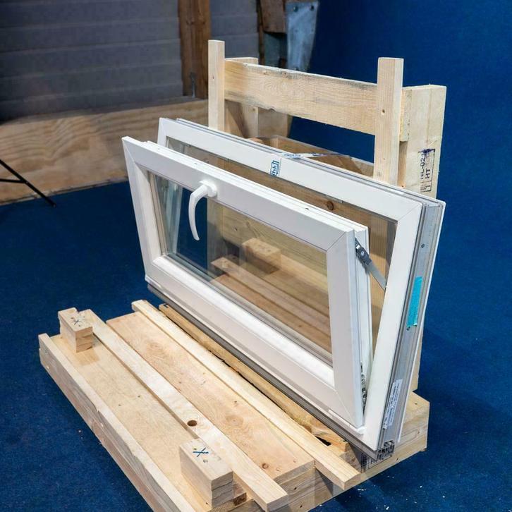 Draaikiepraam kozijn met glas draai kiep raam, Doe-het-zelf en Verbouw, Kozijnen en Schuifpuien, Raamkozijn, Nieuw, Inclusief glas