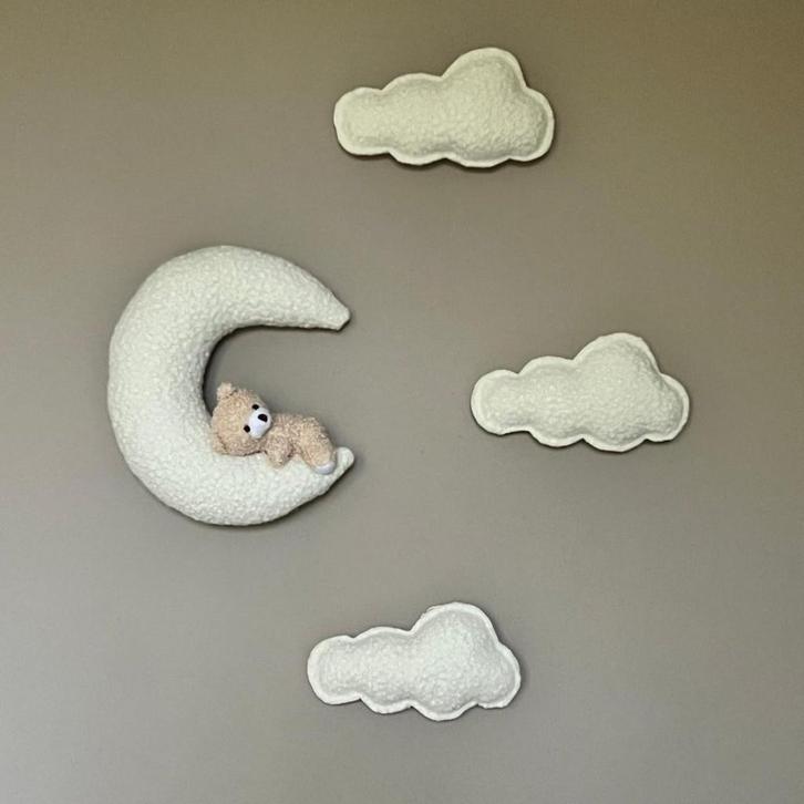 Wolken met liggend beertje op de maan – 4-delige wanddeco., Kinderen en Baby's, Kinderkamer | Inrichting en Decoratie, Nieuw, Ophalen of Verzenden