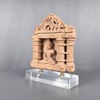 Zandsteen EEN ZANDSTENEN STELE VAN TIRTHANKARA - 20.5 cm