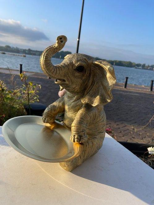 Beeld, The Key Eliphant - 31 cm - GELDKleur-hars, Antiek en Kunst, Curiosa en Brocante
