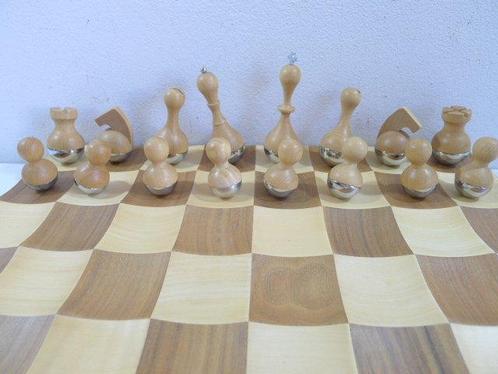 Jeu d’échecs échiquier Umbra Wobble chess set - Schaakspel -, Antiek en Kunst, Curiosa en Brocante