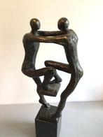 Corry Ammerlaan - sculptuur, “ Samen Sterk “ - 27 cm -, Antiek en Kunst