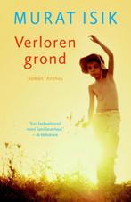 Verloren grond 9789041423221 Murat Isik, Boeken, Romans, Verzenden, Gelezen, Murat Isik