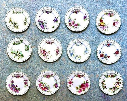 Royal Albert - Bord (12) - Flower of the Month - Keramiek, Antiek en Kunst, Antiek | Meubels | Tafels