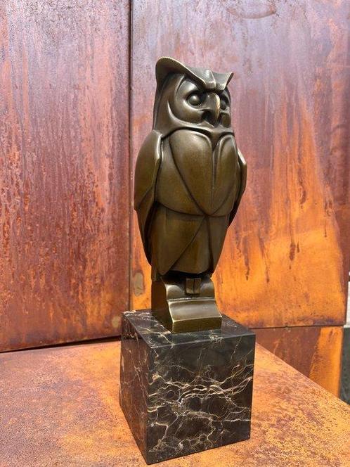 After Cezaro - sculptuur, Uil - 34 cm - Brons, Marmer - 2025, Antiek en Kunst, Curiosa en Brocante