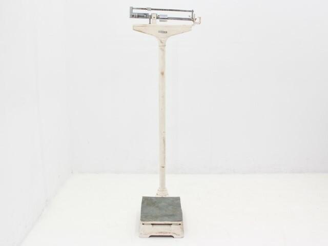 Vintage weegschaal Adler - gebroken wit, Zakelijke goederen, Kantoor en Winkelinrichting | Kantoormeubilair en Inrichting, Overige typen