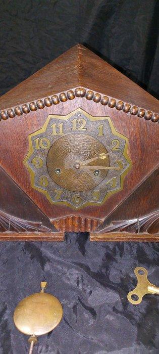 Amsterdamse school klok met ster vormige bronzen wijzerplaat, Antiek en Kunst, Antiek | Klokken