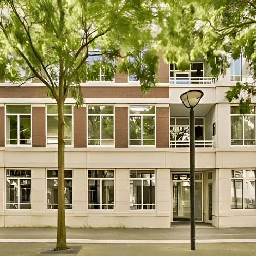 Ruime 5-kamerwoning met Balkon en Parkeerplaats in Den Haag, Huizen en Kamers, Huizen te huur, Direct bij eigenaar, (Studenten)kamer