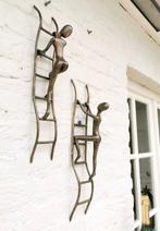 sculptuur, A pair of men climbing the ladder - 50 cm - Brons, Antiek en Kunst
