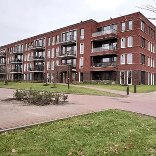 Ruim appartement met balkon en parkeerplaats in centrum, Huizen en Kamers, Huizen te huur, Direct bij eigenaar, Appartement