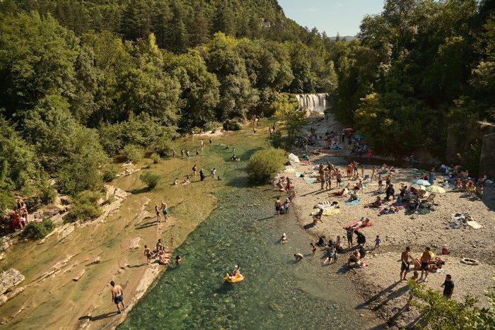 Bess Irissa - Colorful Swim Parade - Limited edition, Antiek en Kunst, Kunst | Designobjecten