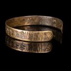 Viking Bronzen armband met gestempelde decoratie (Zonder