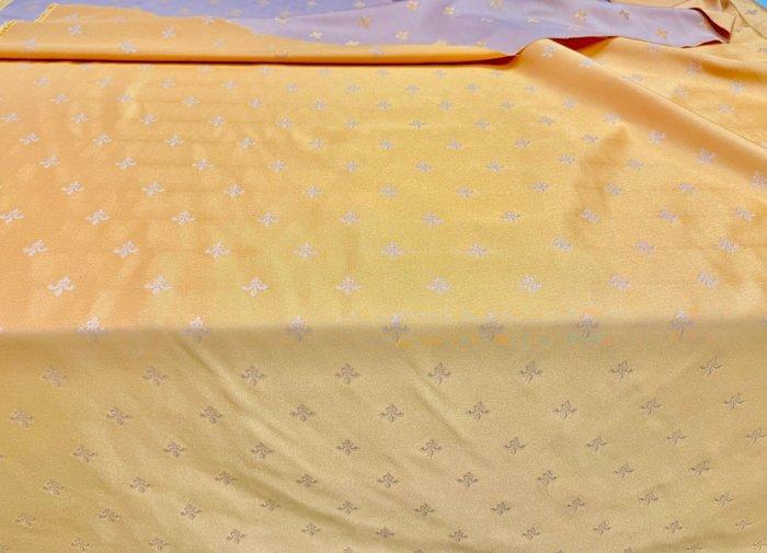 Jacquard Reale met Geborduurde Lelies – Nobele elegantie, Antiek en Kunst, Antiek | Kleden en Textiel