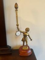 Pocket Watch Holder - putto beeld