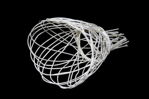 Rotan pitriet boekethouder rond gebleekt 25x25cm., Huis en Inrichting, Woonaccessoires | Kunstplanten en Kunstbloemen, Nieuw, Ophalen of Verzenden
