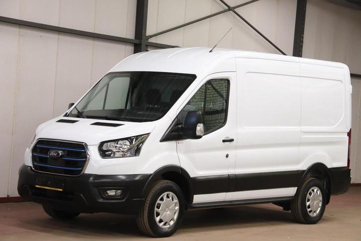 Ford E-Transit L2H2 Trend 68 kWh ELEKTRISCH NAVIGATIESYSTEEM, Auto's, Bestelauto's, Dealer onderhouden, Onderhoudsboekje, Te koop