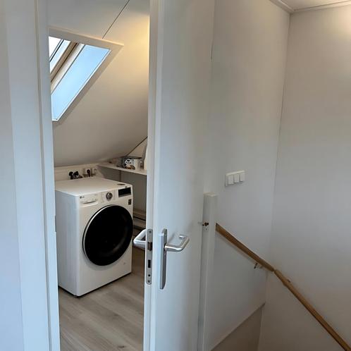 Grote gemeubileerde kamer in Lelystad gevonden in Lelystad, Huizen en Kamers, Kamers te huur, 20 tot 35 m², Overige regio's