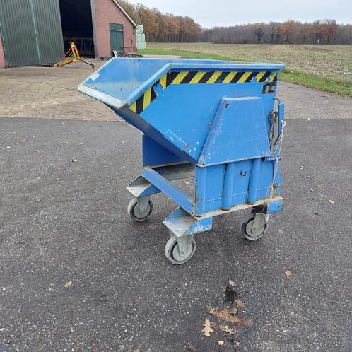 Kiepbak kantelbak spanenbak heftruck 300 liter, Zakelijke goederen, Machines en Bouw | Heftrucks en Intern transport, Voorzetapparatuur