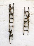 sculptuur, Wall art - climbing ladders - 42 cm - Brons
